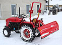 Malotraktor so sne�n�m pluhom